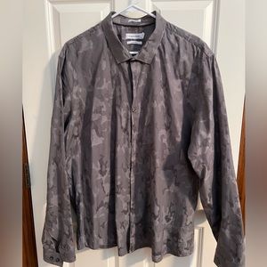 Men’s Calvin Klein button down shirt